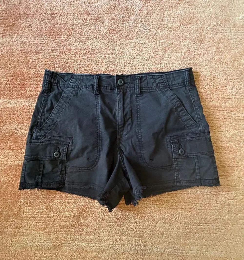 American Eagle Size 8 Black Stretch Cargo Utility Shorts Raw Hem